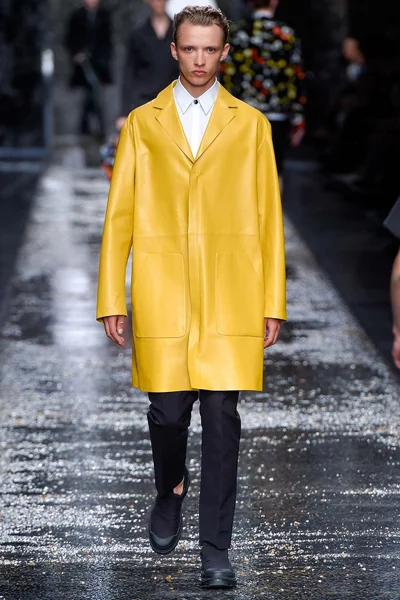 Look 24